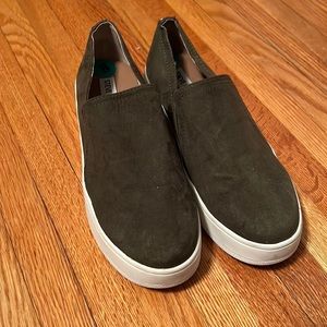 Women’s Steve Madden slip on sneaker